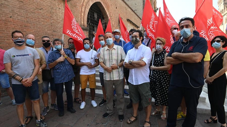Protesta in piazza Nettuno (FotoSchicchi)
