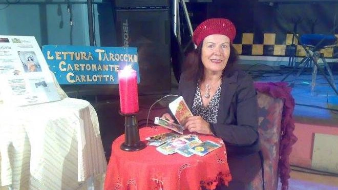 La cartomante Carlotta ha numerosi clienti a Bellaria: adesso in città vengono offerti posti di lavoro nei call center dedicati all’esoterismo