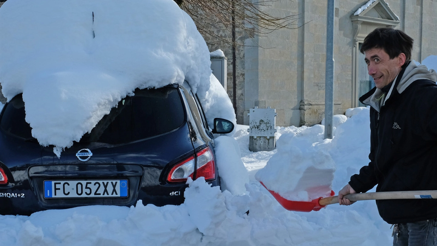 Alcuni scatti  dai paesi dell’Appennino  ancora sommersi dalla neve Continua il lavoro per ripristinare i guasti elettrici