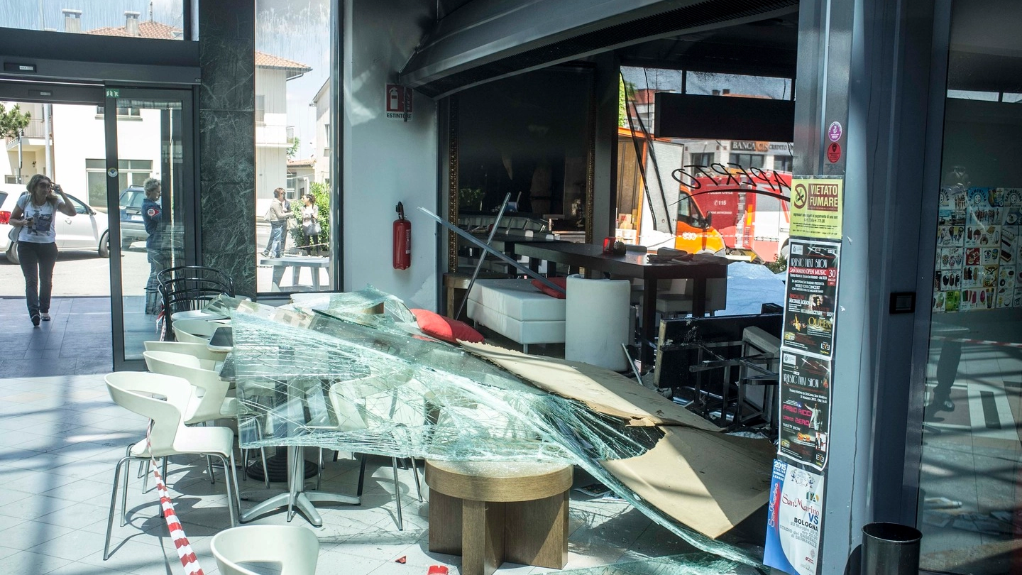 Esplosione in un bar a San Marino (foto Pruccoli)