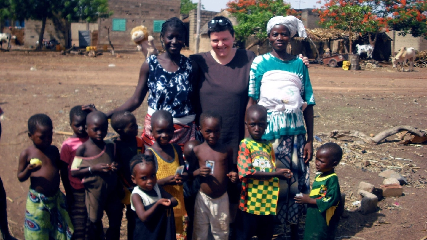 Barbara Presepi nel ‘suo’ villaggio in Burkina Faso
