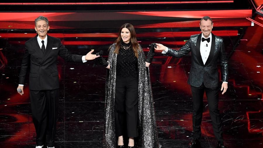 Fiorello, Laura Pausini e Amadeus a Sanremo 2021 (Ansa)