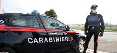 Bologna: padre guida ubriaco con il figlioletto, non si ferma all’alt e fugge. Bloccato, spintona i carabinieri
