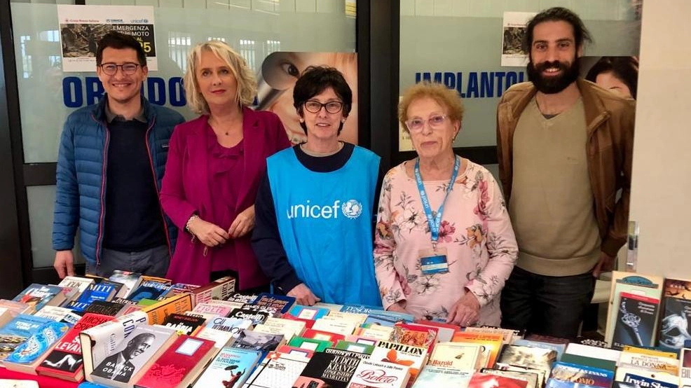 Un weekend solidale  Il mercatino dei libri usati  con i volontari dell’Unicef
