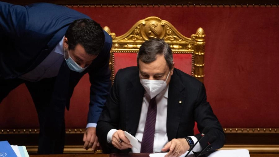 Il premier Draghi con il leader della Lega Salvini (Ansa)
