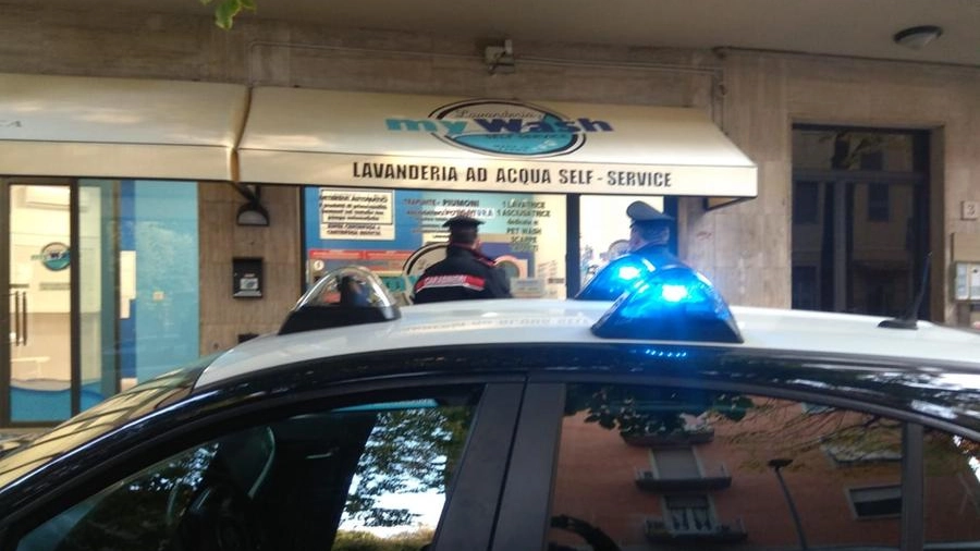 Carabinieri arrestano ladro in lavanderia self service