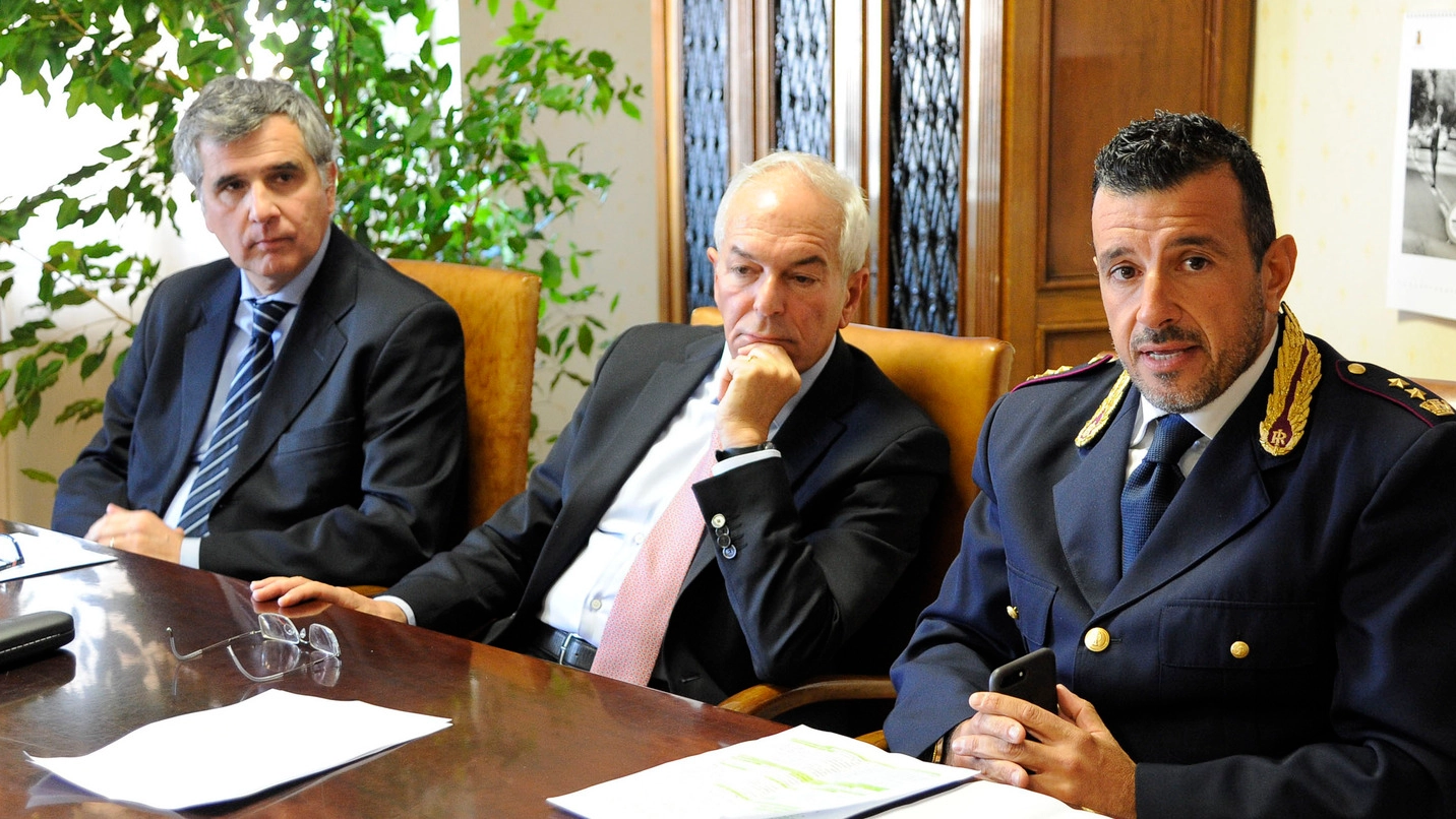 Il questore Pallini, il procuratore Giorgio e il capo della squadra mobile Albini (foto Calavita)