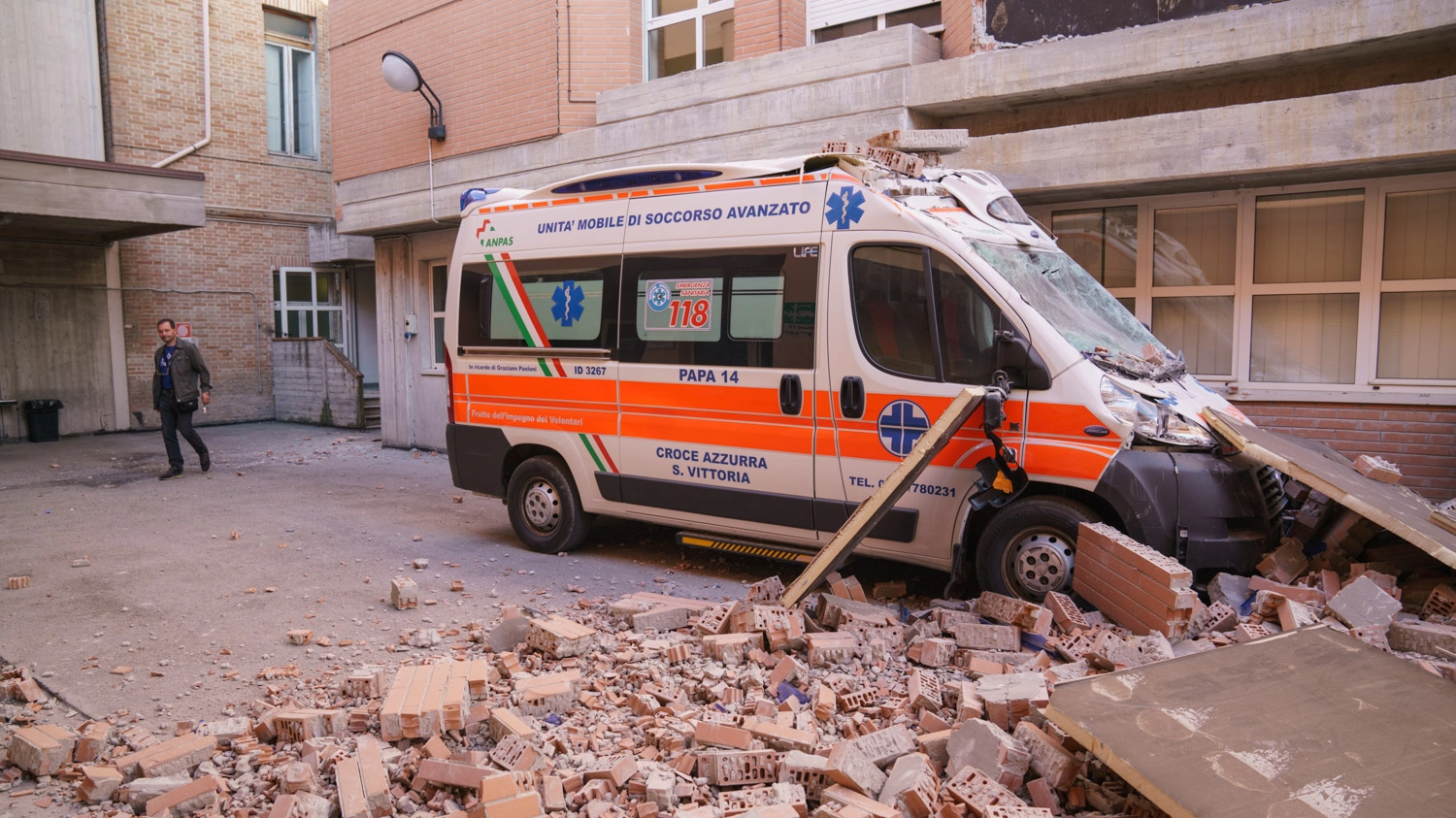 L'ospedale di Amandola danneggiato dal terremoto (Zeppilli)
