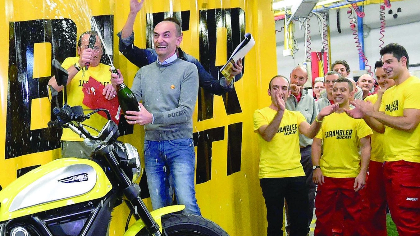 Claudio Domenicali, ad di Ducati, festeggia  il nuovo Scrambler