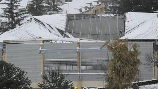 Il tetto della palestra di Villa Pigna venne giù nella notte del 17 gennaio, nei giorni delle nevicate