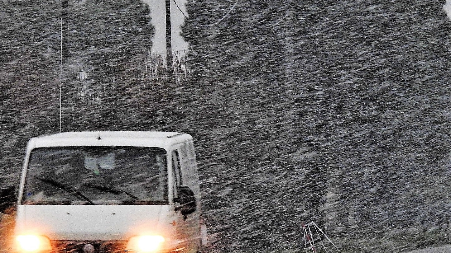 Breve ma fitta nevicata nel pomeriggio di Santa Lucia in Bassa Romagna (Scardovi) 