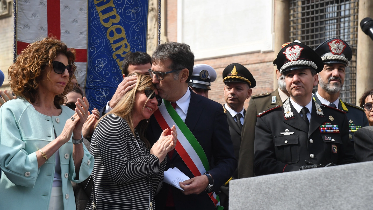 Il 25 aprile a Bologna: il sindaco Merola sul palco di piazza Maggiore (Schicchi)