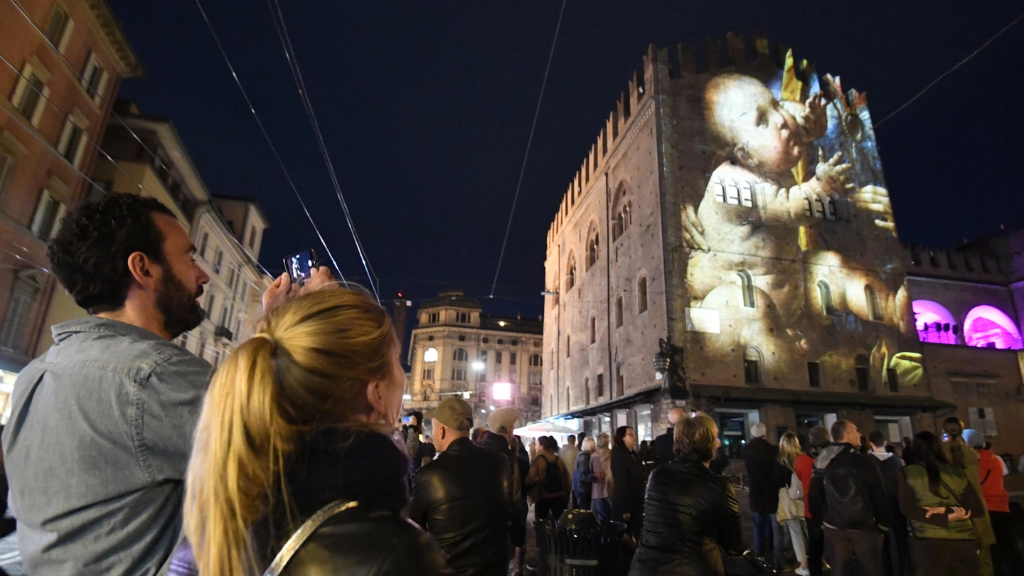 Bologna, il videomapping con le opere di Leonardo (FotoSchicchi)