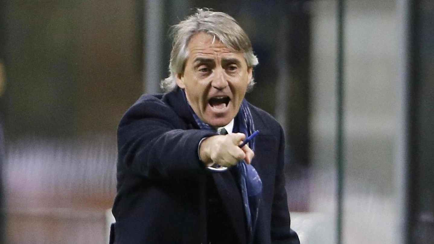 Roberto Mancini, 53 anni, potrebbe debuttare sulla panchina azzurra come ct proprio nella sua Bologna (Ansa)