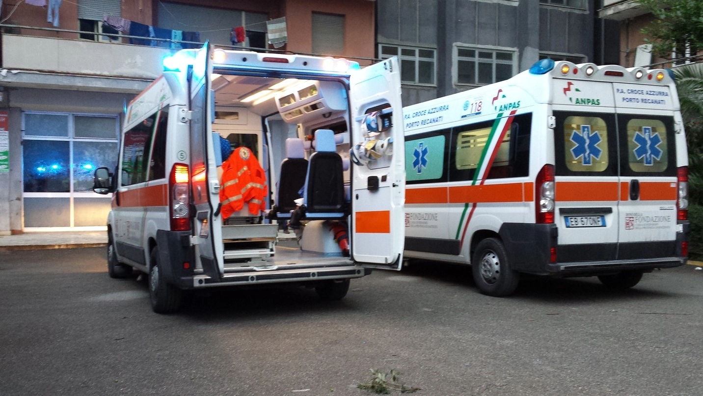 Le ambulanze sono accorse subito ma per l’operaio non c’era pià nulla da fare