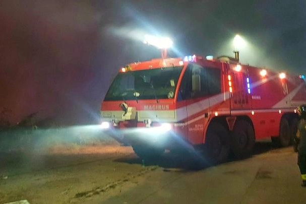 L'intervento dei vigili del fuoco all'Idroscalo di Ostia (Ansa)