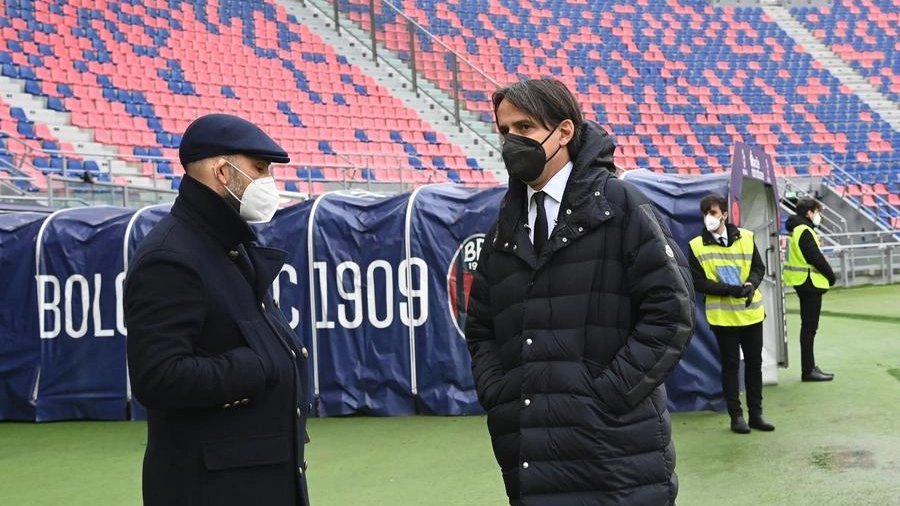 Di Vaio e Inzaghi in campo prima di Bologna Inter mai giocata (foto Schicchi)