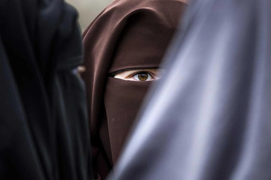 Donne indossano il niqab