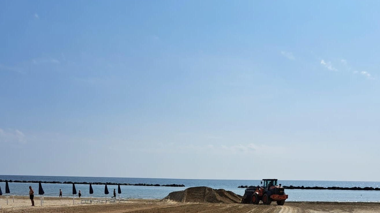 Ripascimento,   la sabbia si paga:  ottanta euro a camion