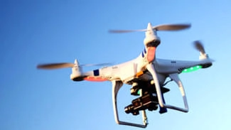Il volo dei droni è disciplinato dal regolamento Enac sui mezzi aerei a pilotaggio remoto e soggetto a molti diviet