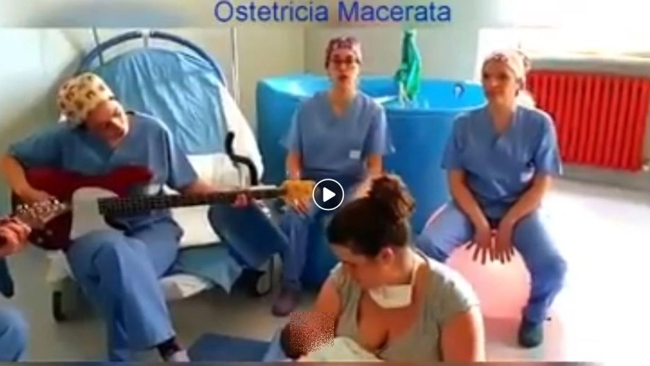 Canti per le neo mamme in ostetricia a Macerata 