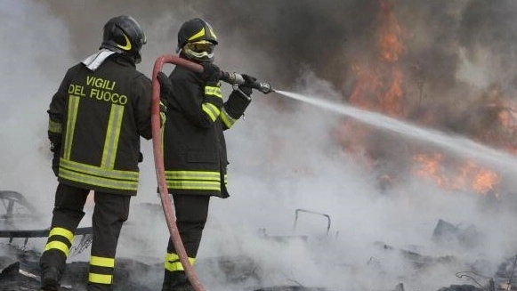 L’incendio si è scatenato nel gazebo del ristorante che è andato quasi completamente distrutto