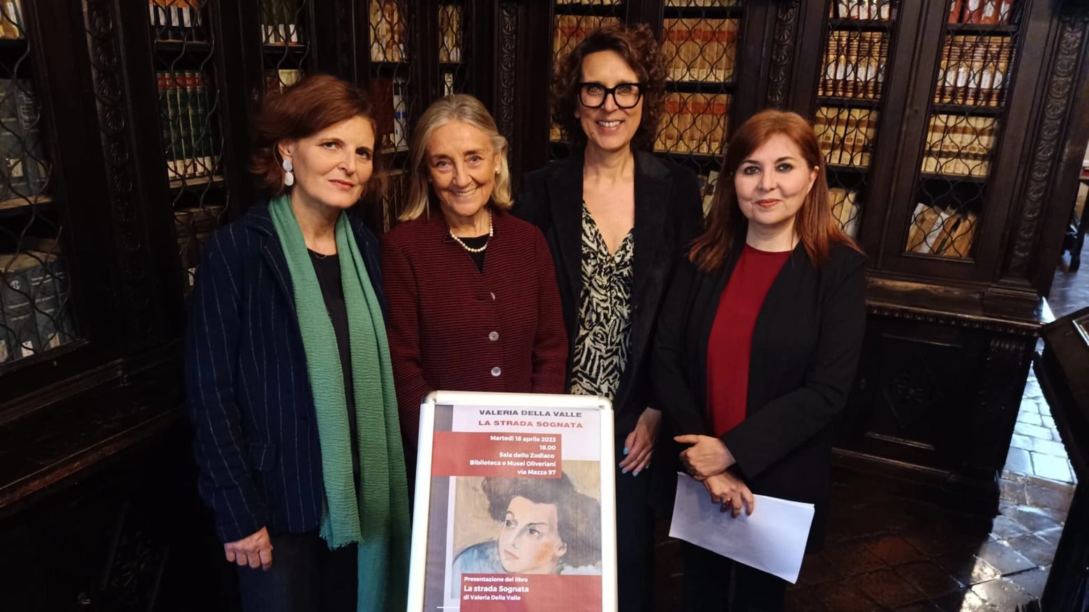Presentato alla Biblioteca Oliveriana il nuovo libro della linguista Valeria Della Valle