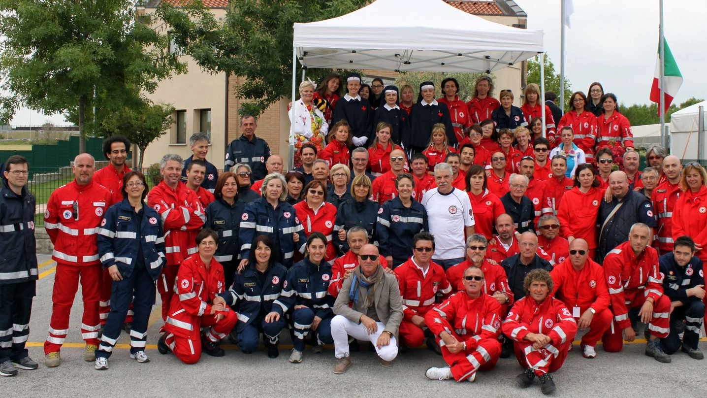Il gruppo dei volontari della Croce Rossa di Marotta, composto da oltre 140 unità