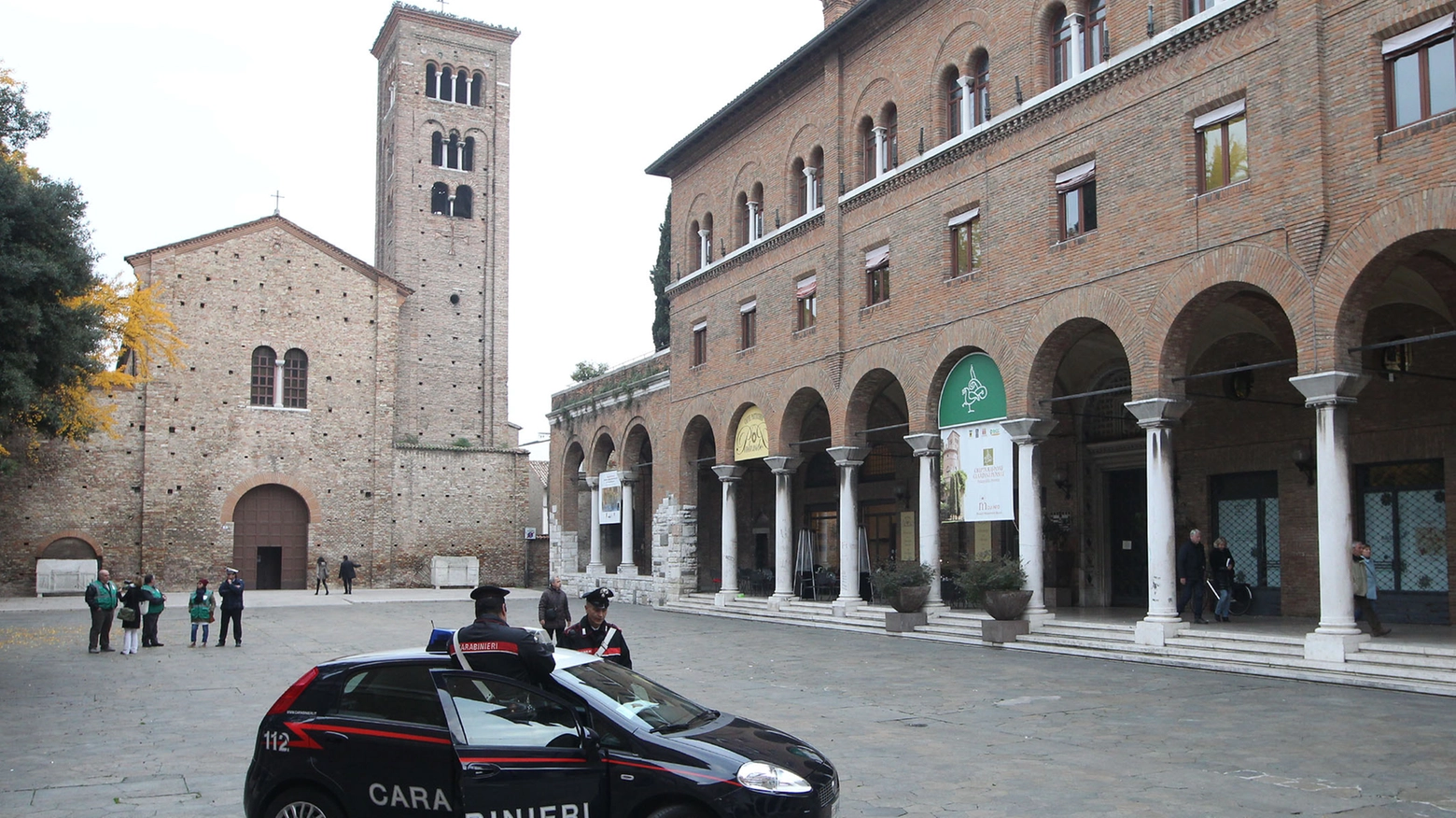 Un'auto dei carabinieri (Foto d'archivio Zani)
