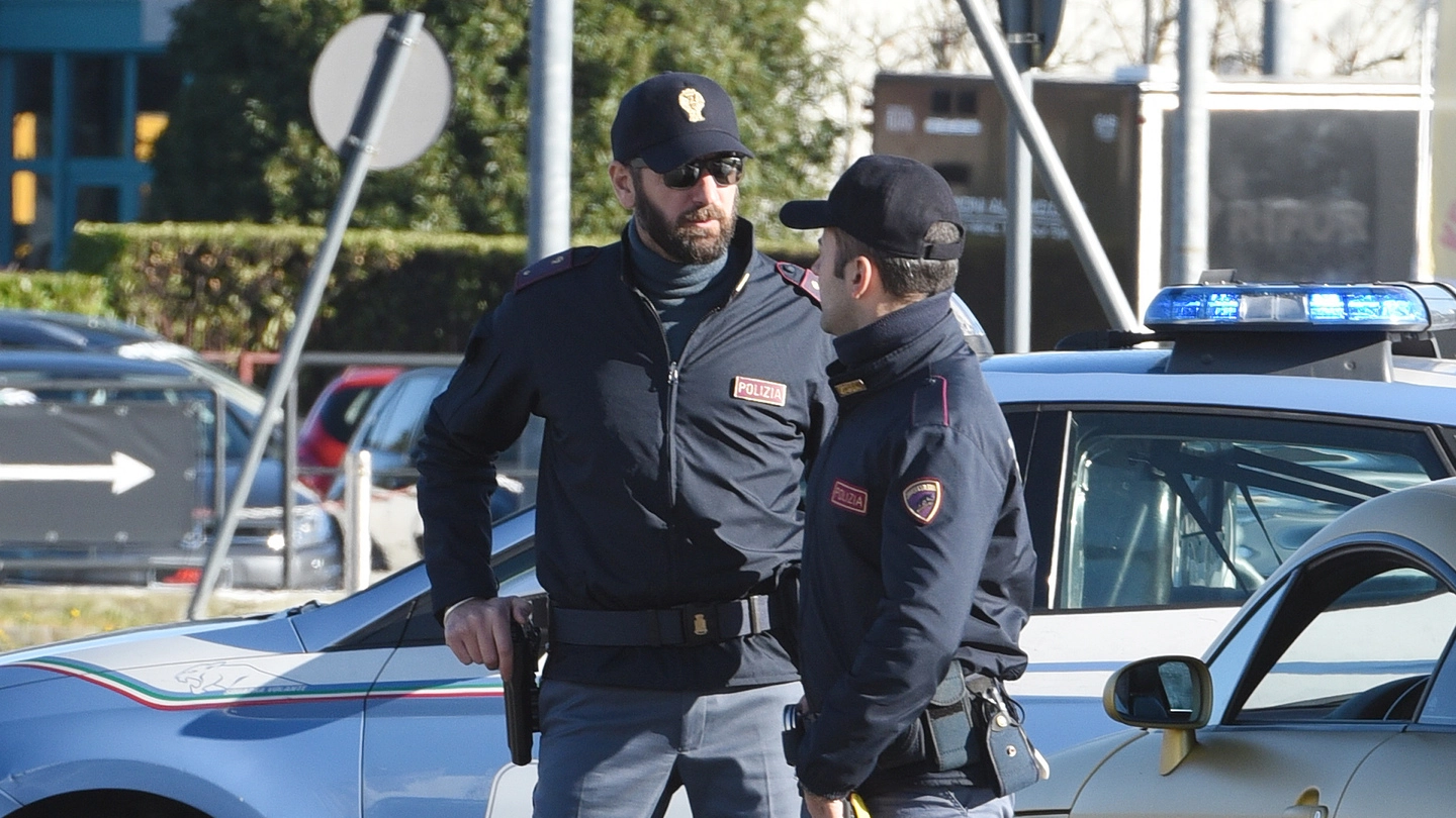 Ragazzo trovato morto a Ferrara a Pasquetta: sul posto sono intervenuti gli agenti della polizia di Stato e il 118