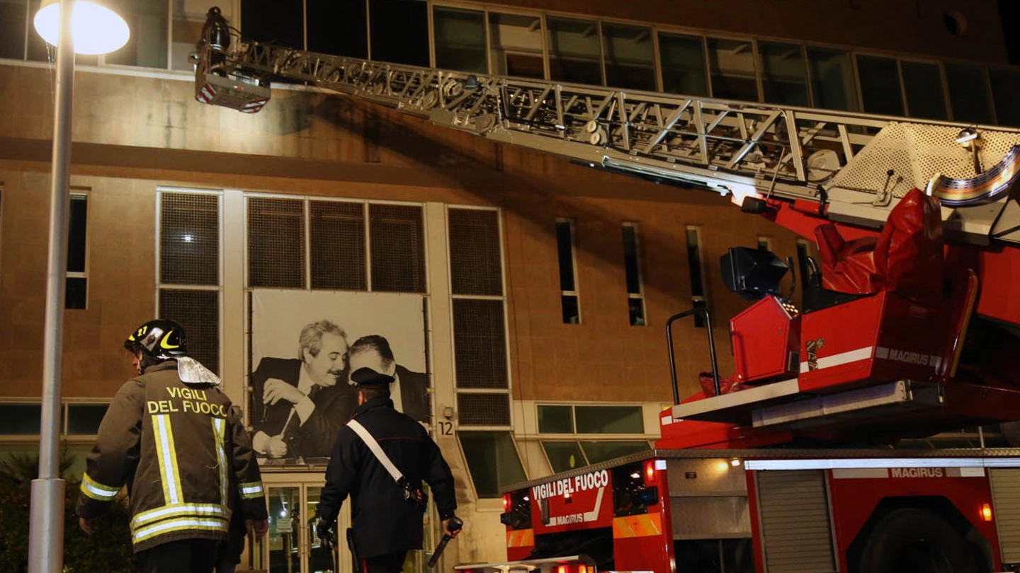 Incendio al tribunale di Pesaro (Fotoprint)