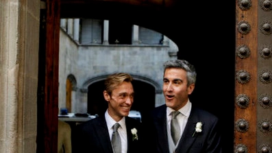 Un ‘matrimonio’ gay in una foto d’archivio