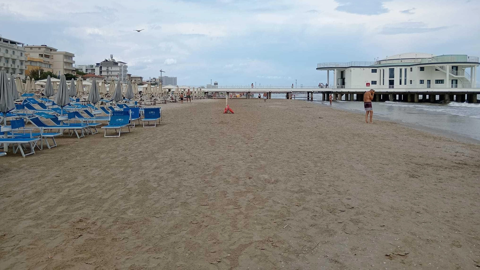 I turisti si sono "nascosti": spiagge vuote