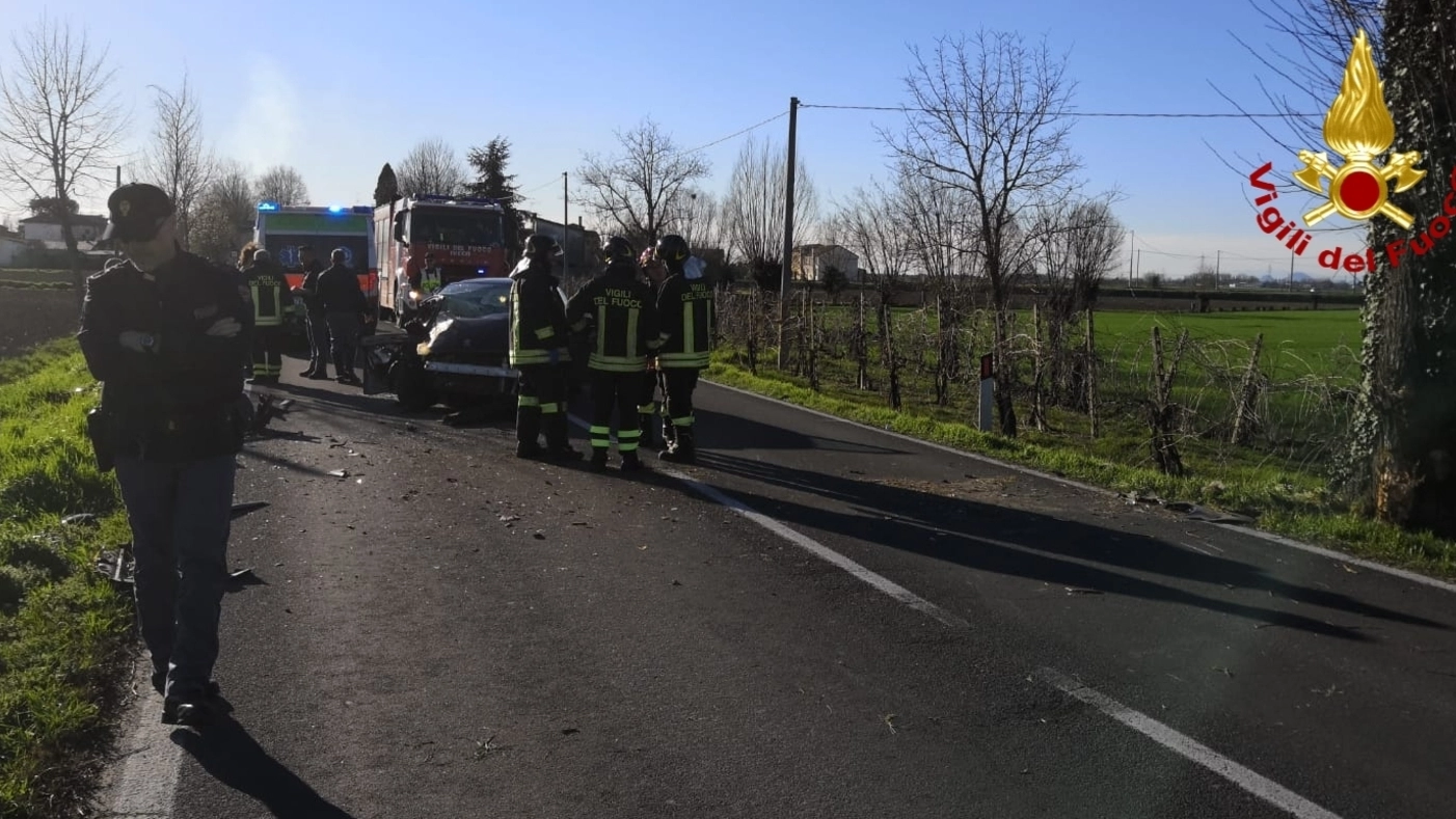 Lo schianto si è verificato lungo la strada statale 