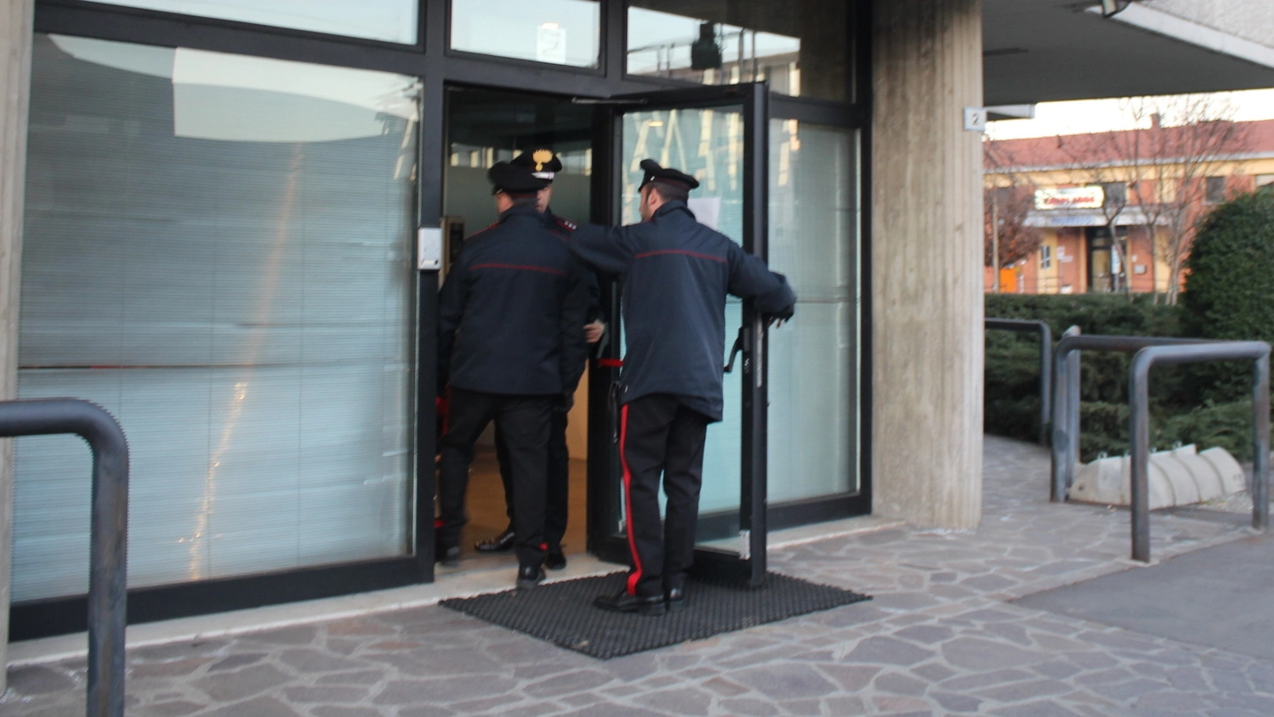 I carabinieri intervenuti nella sede del Carpi calcio