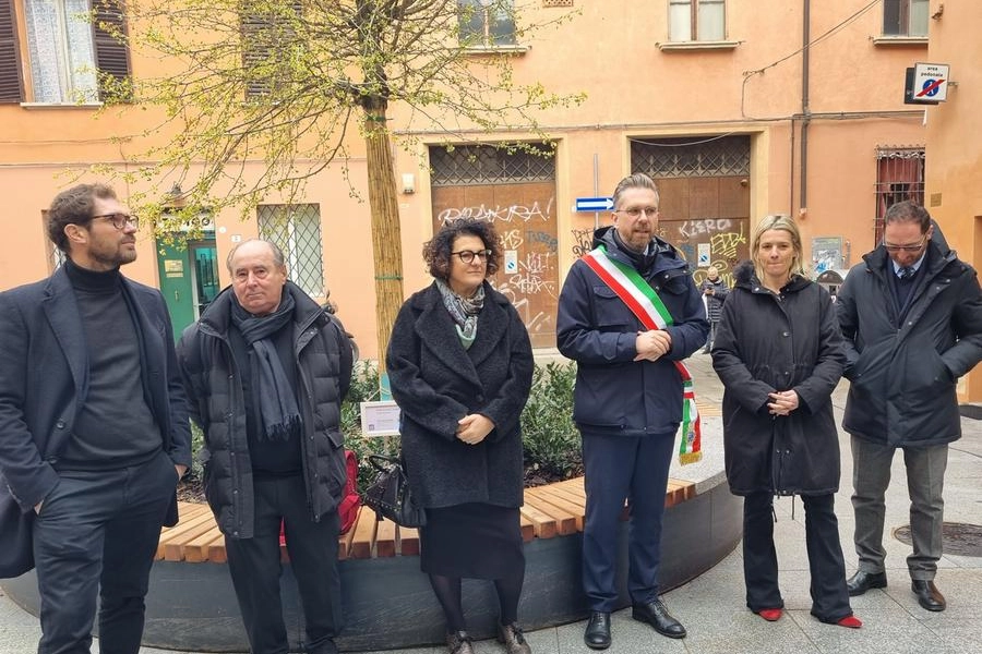 Bologna, inaugurata la nuova piazzetta pedonale in via San Nicolò