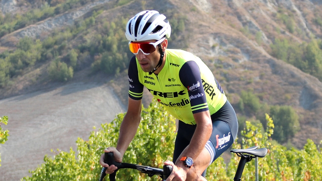 Vincenzo Nibali si inerpica sulle salite della Gallisterna e del Mazzolano