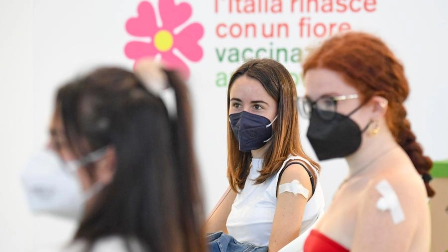 Vaccino anti covid, come prenotare in Emilia Romagna (foto Ansa)