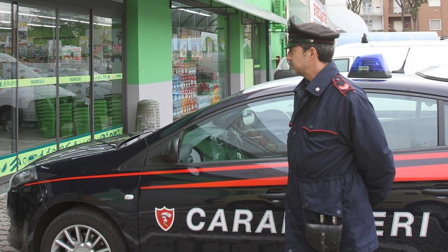 Tentato furto di champagne, intervengono i carabinieri (foto d'archivio)