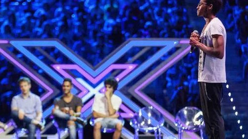 Il giovane cantante riminese Angel Gabriel Marmolejos (di origini dominicane) durante la puntata di «X Factor»  di giovedì sera