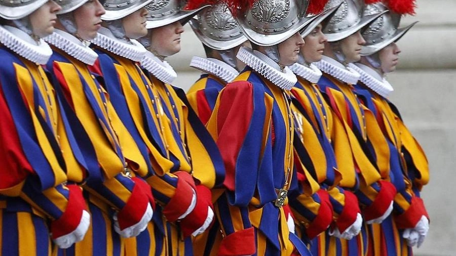 Sono 135 le guardie svizzere che proteggono il Papa