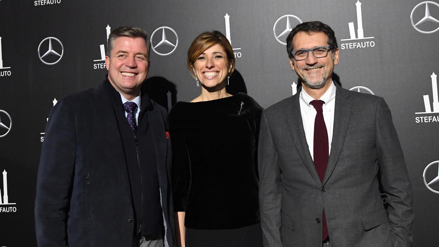 Il presidente di Mercedes Benz Italia, Roland Schell, Francesca Stefanelli e Merola