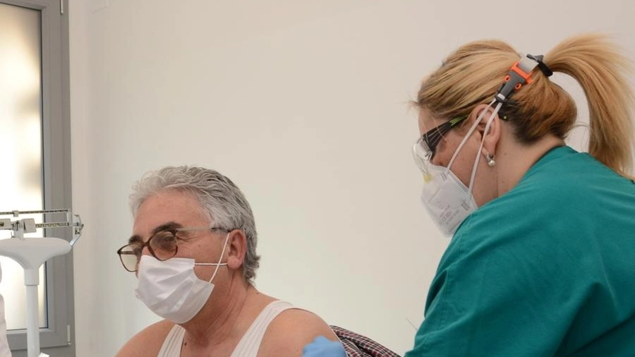 Vaccinazione effettuata con AstraZeneca: anche a Reggio molti si dimostrano preoccupati