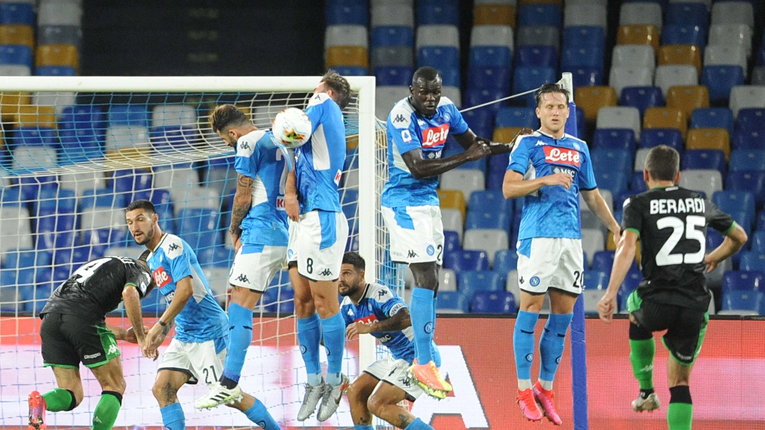 Napoli Sassuolo 2-0, ben quattro gol annullati agli emiliani