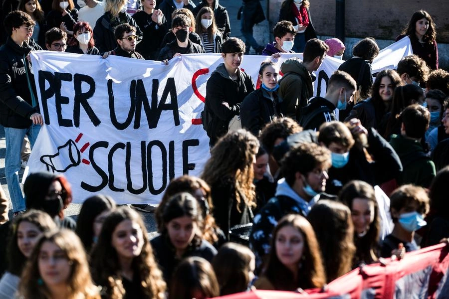 Un momento della manifestazione degli studenti a Roma