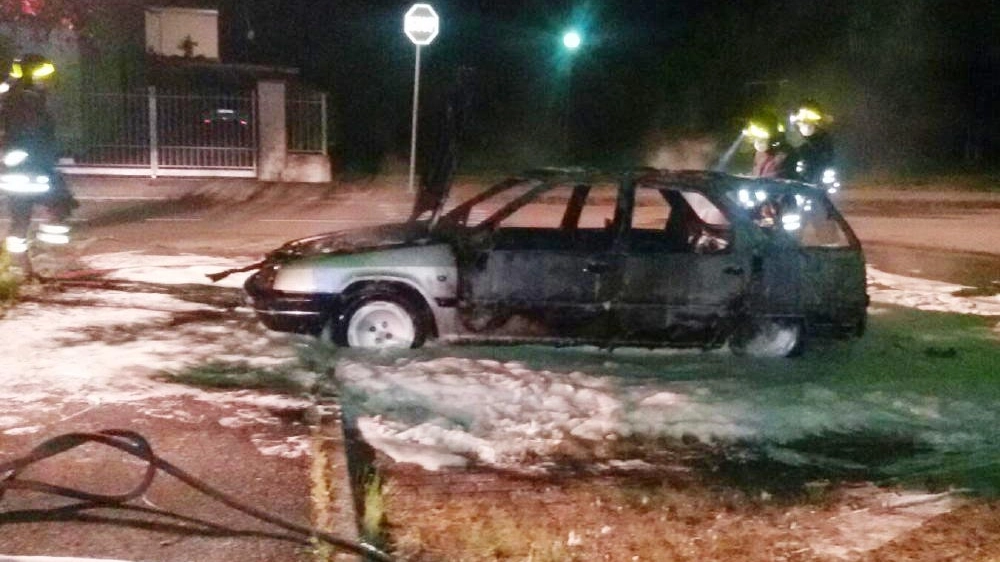 Luzzara, 70enne incendia l’auto dell’ex fidanzata (Foto Lecci)