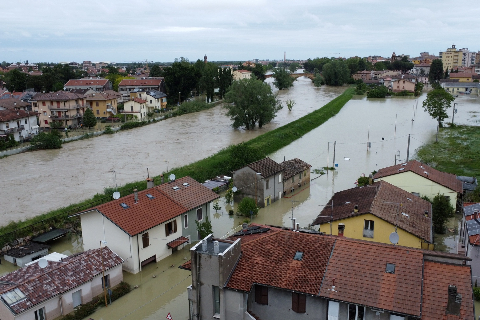 Il fiume Savio esondato a Cesena (Foto Ravaglia)