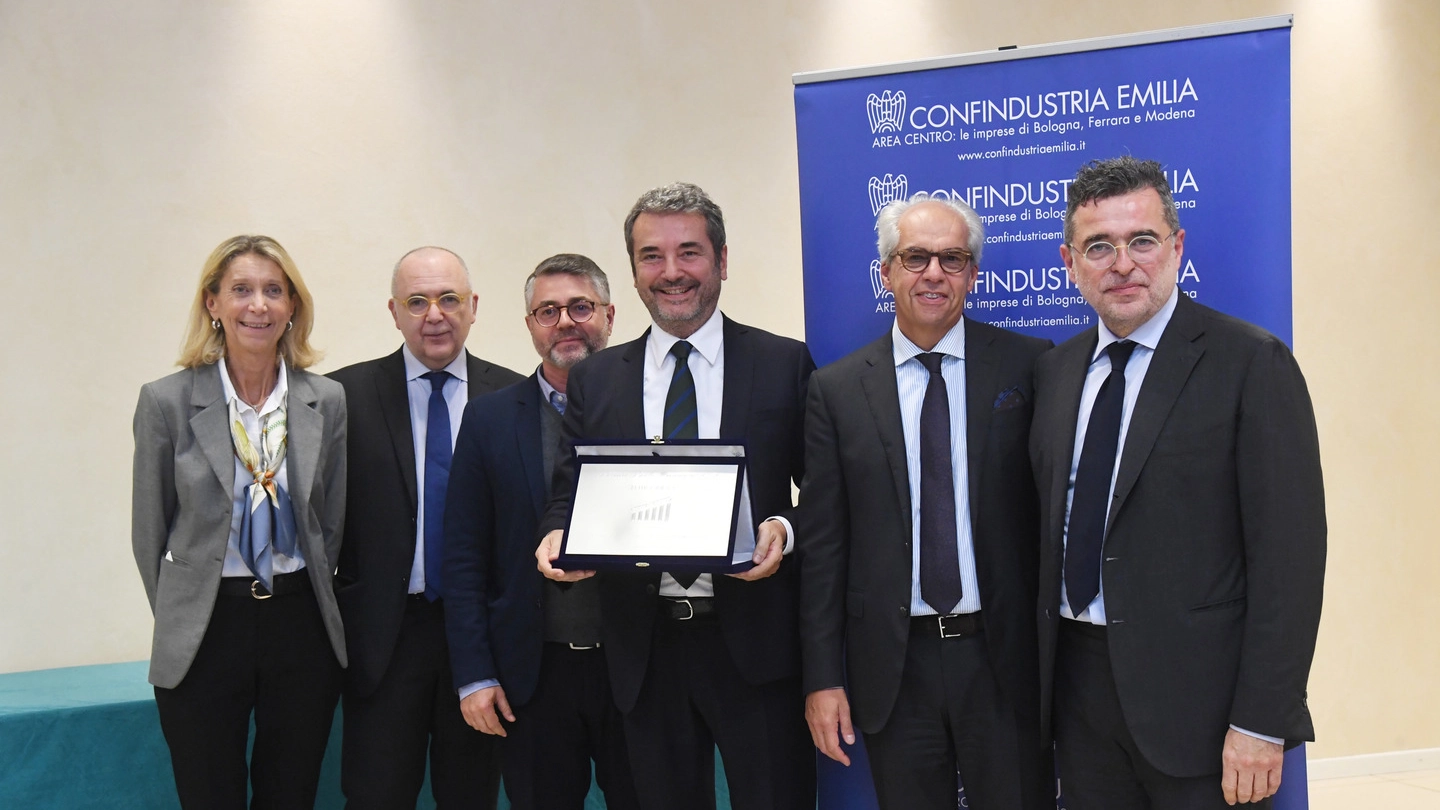 La Pelliconi ha vinto il Premio Mascagni 2018, al centro l'ad Marco Checchi (FotoSchicchi)