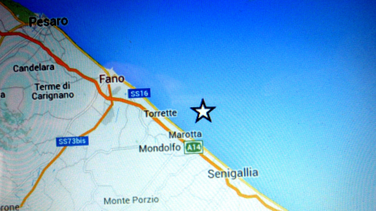 La cartina geografica con l’epicentro del terremoto, nel tratto di mare tra Marotta e Torrette di Fano