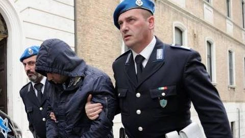 Delitto di Ancona, Antonio Tagliata entra in tribunale